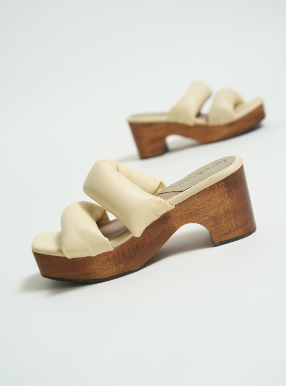 YOGAHEELS